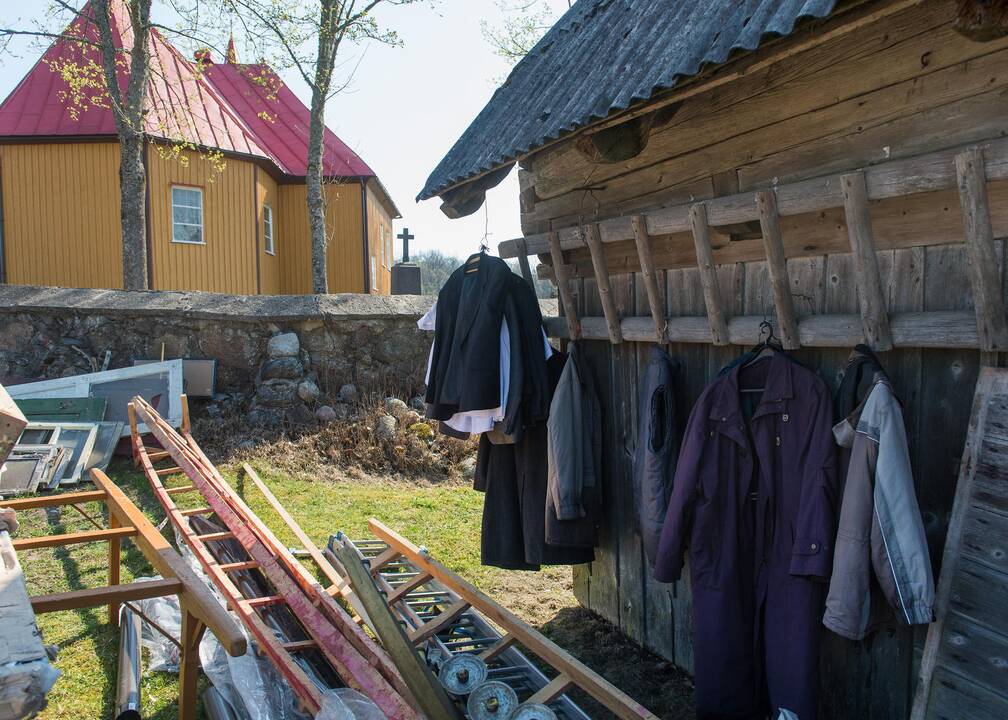 Tauragės rajone sudegė klebonijos pastato stogas