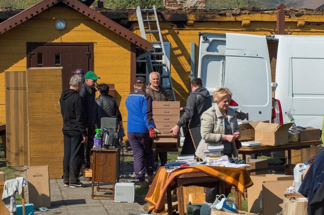 Tauragės rajone sudegė klebonijos pastato stogas