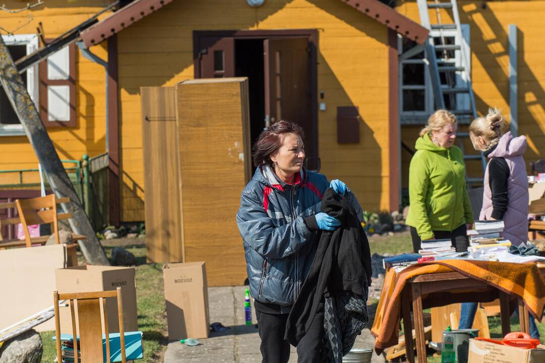 Tauragės rajone sudegė klebonijos pastato stogas