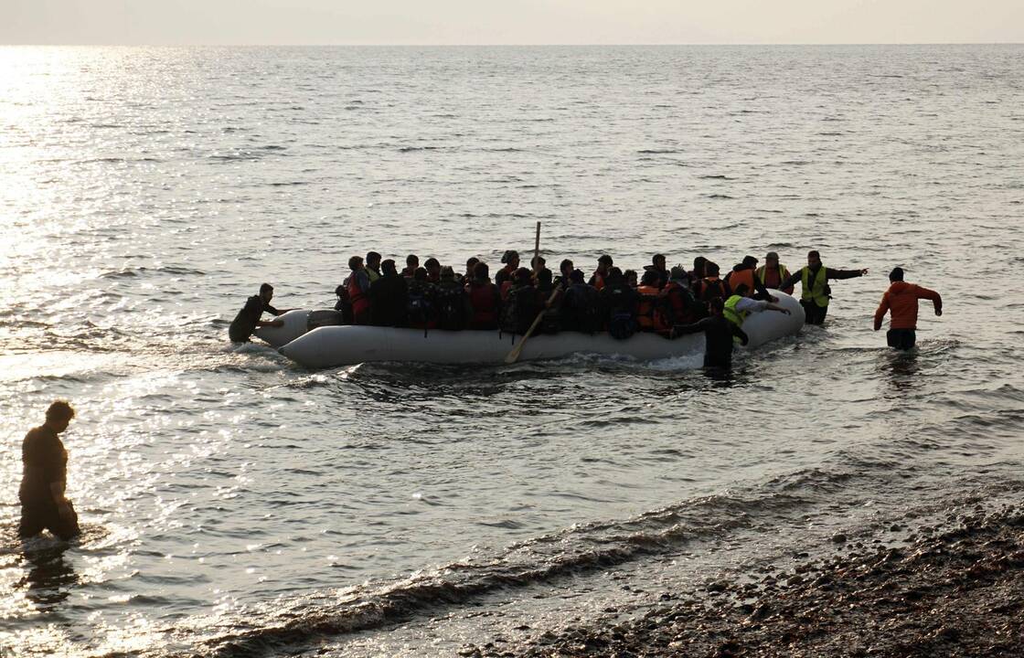 ES ir Turkijos sutartis įsigaliojo, bet migrantai tebeplaukia į Graikiją