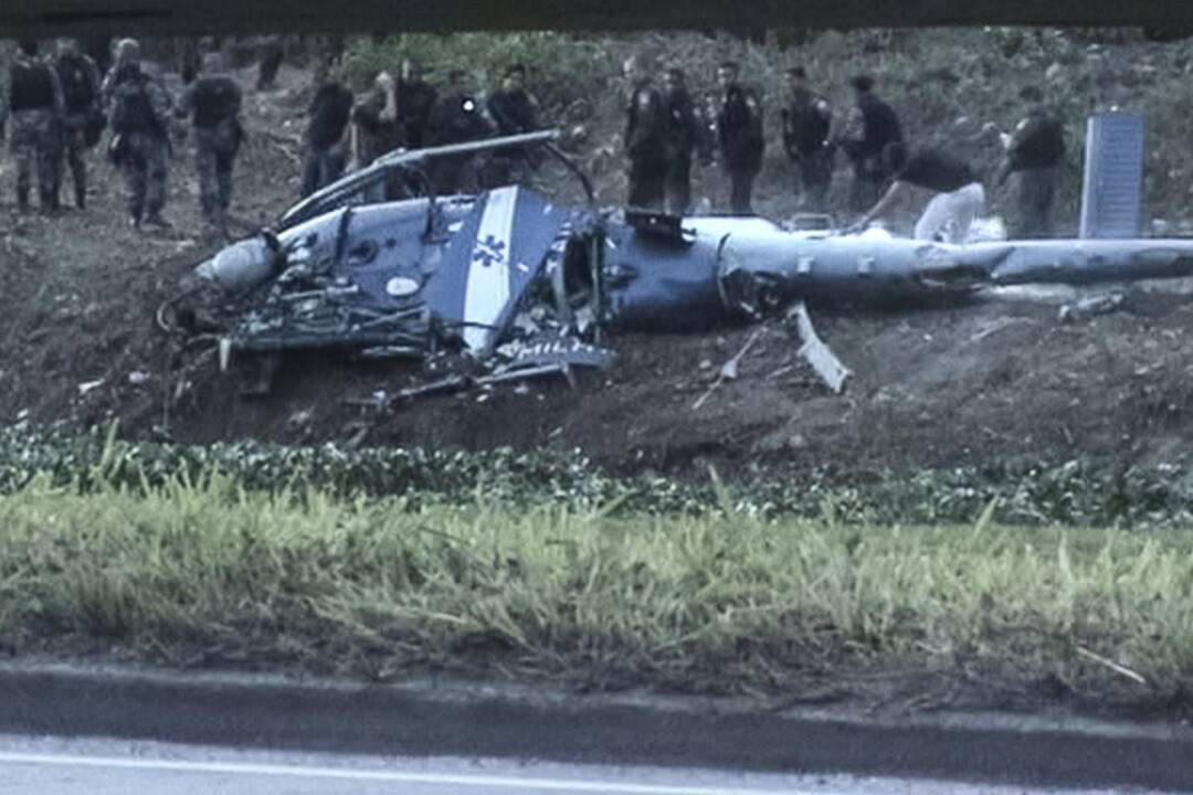 Brazilijoje per susišaudymą nukritus sraigtasparniui žuvo keturi policininkai