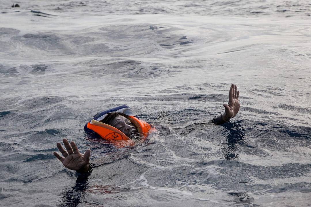 Nuskendus migrantų laivui žuvo trys kūdikiai, 100 žmonių dingo