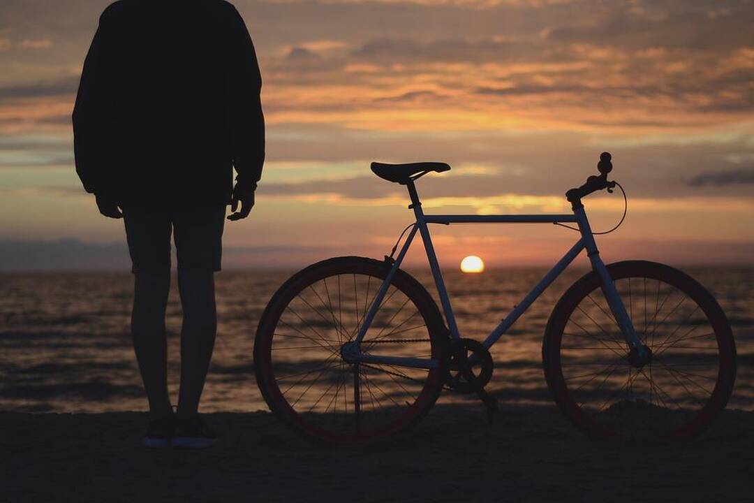 2000 km dviračiu: lietuvis numynė į tolimiausią Europos tašką