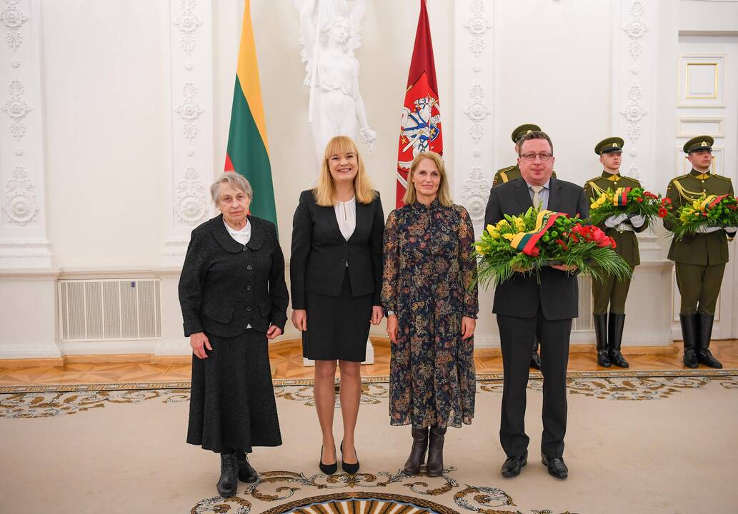 Prezidentūroje pagerbti Vasario 16-osios akto signatarai