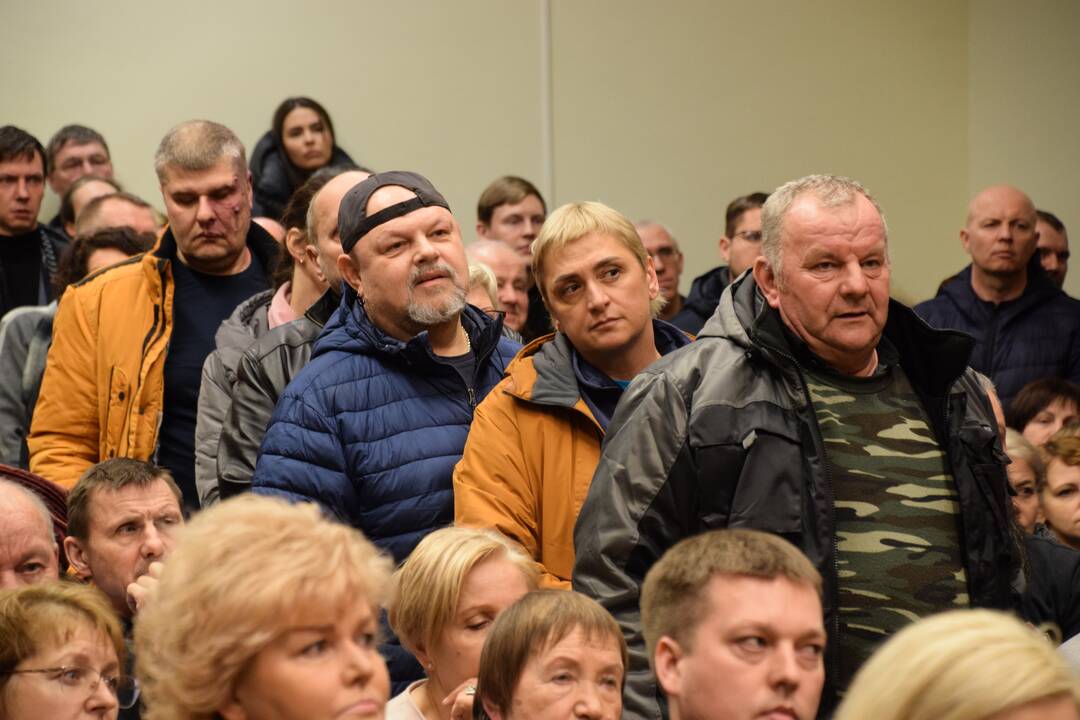 Darbėnų bendruomenės susitikimas su gamyklos atstovais