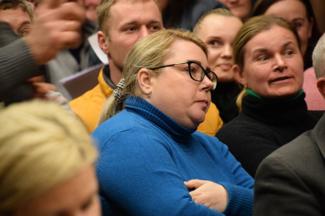 Darbėnų bendruomenės susitikimas su gamyklos atstovais