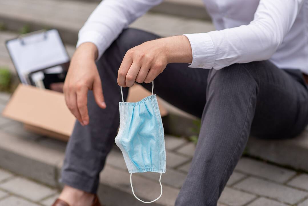 Įmonės už prastovas paramą gavo, tačiau dalį darbuotojų vis tiek atleido