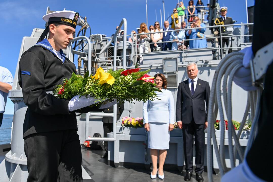 Prezidentas dalyvavo žuvusiųjų jūroje pagerbimo ceremonijoje
