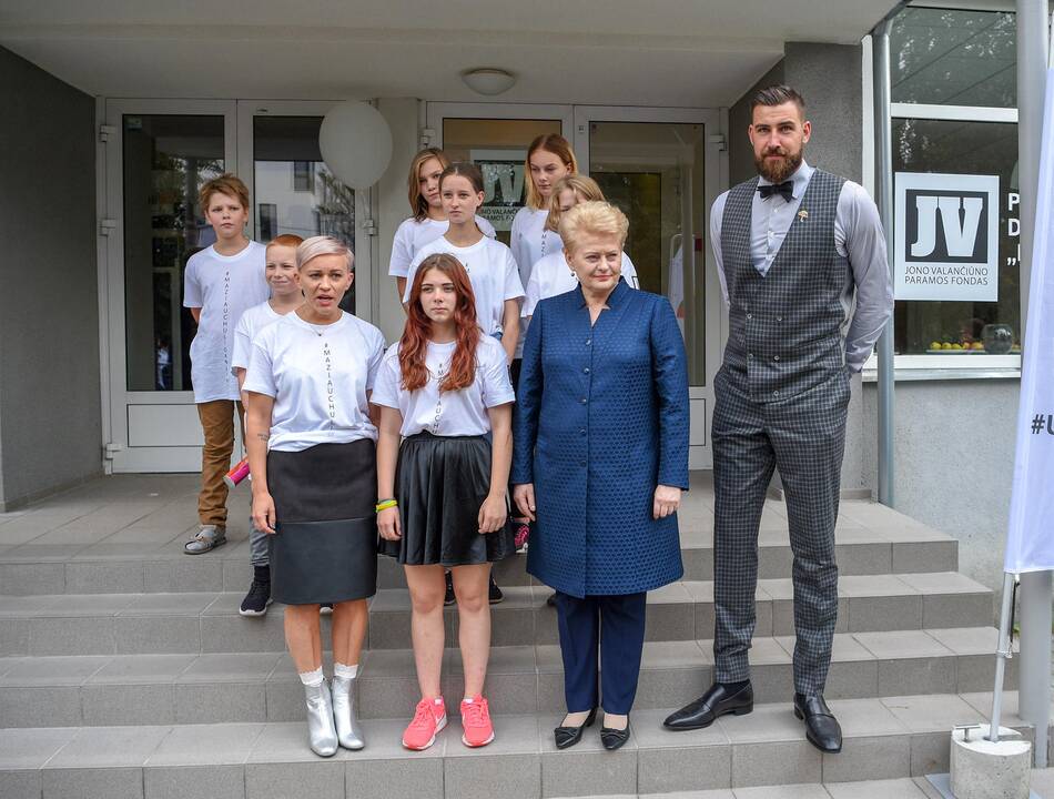 D. Grybauskaitė ir J. Valančiūnas atidarė paauglių dienos namus