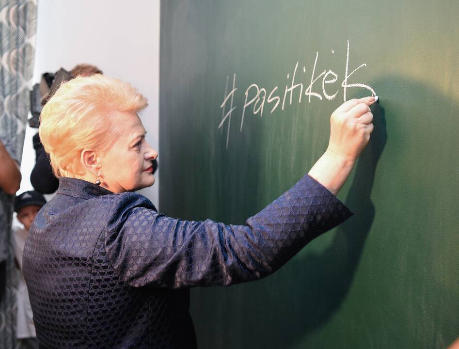 D. Grybauskaitė ir J. Valančiūnas atidarė paauglių dienos namus