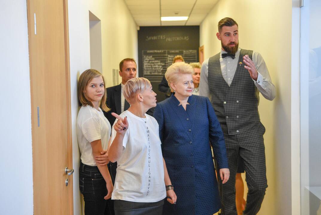 D. Grybauskaitė ir J. Valančiūnas atidarė paauglių dienos namus