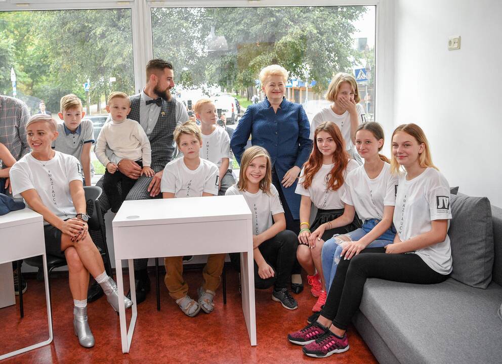 D. Grybauskaitė ir J. Valančiūnas atidarė paauglių dienos namus