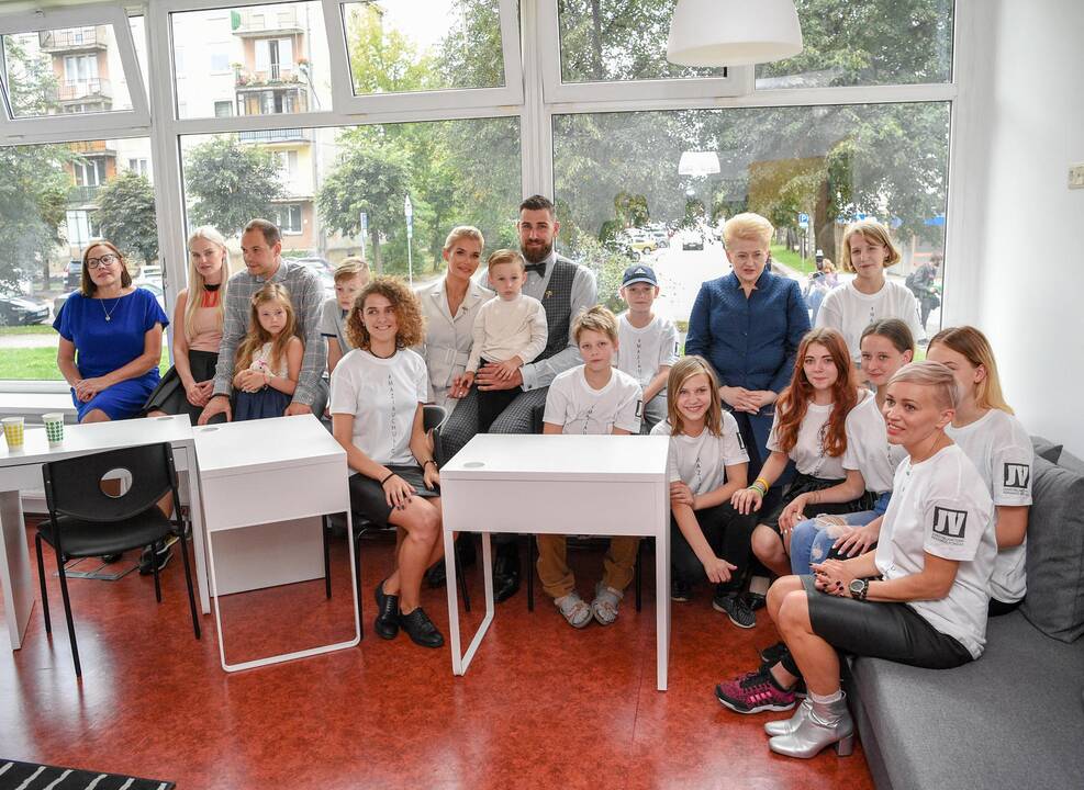 D. Grybauskaitė ir J. Valančiūnas atidarė paauglių dienos namus