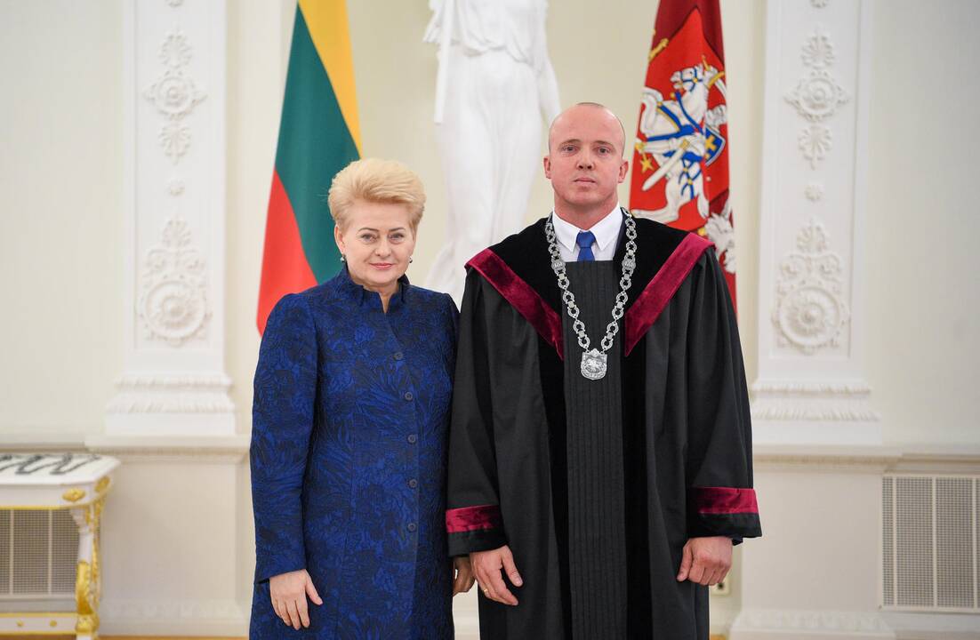 Šalies vadovė priėmė teisėjų priesaikas