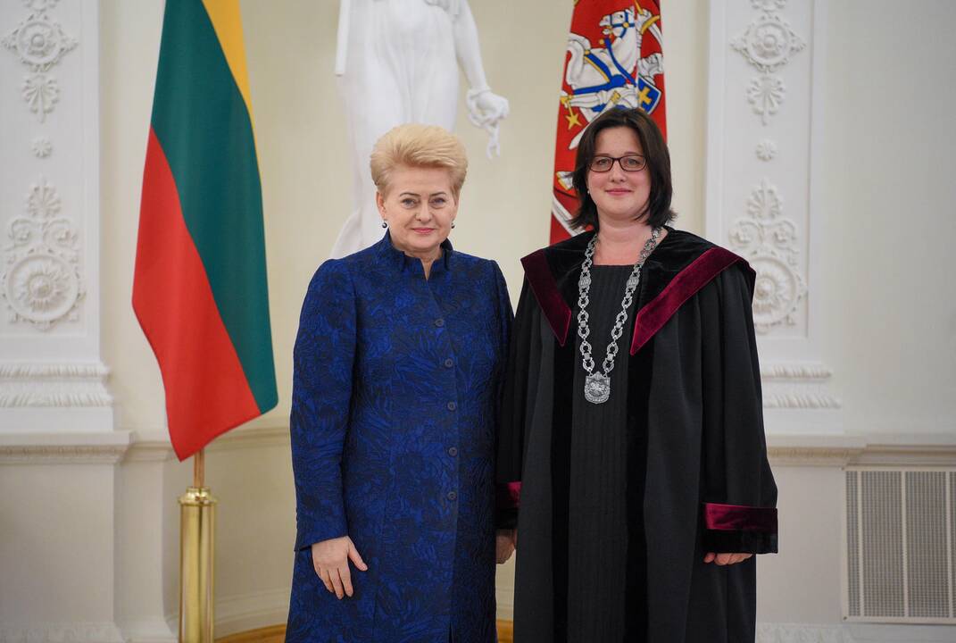 Šalies vadovė priėmė teisėjų priesaikas