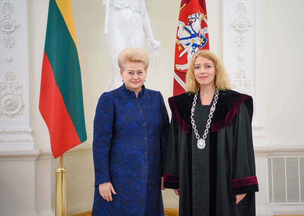 Šalies vadovė priėmė teisėjų priesaikas