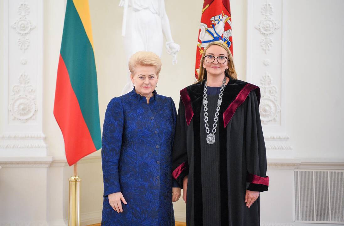 Šalies vadovė priėmė teisėjų priesaikas