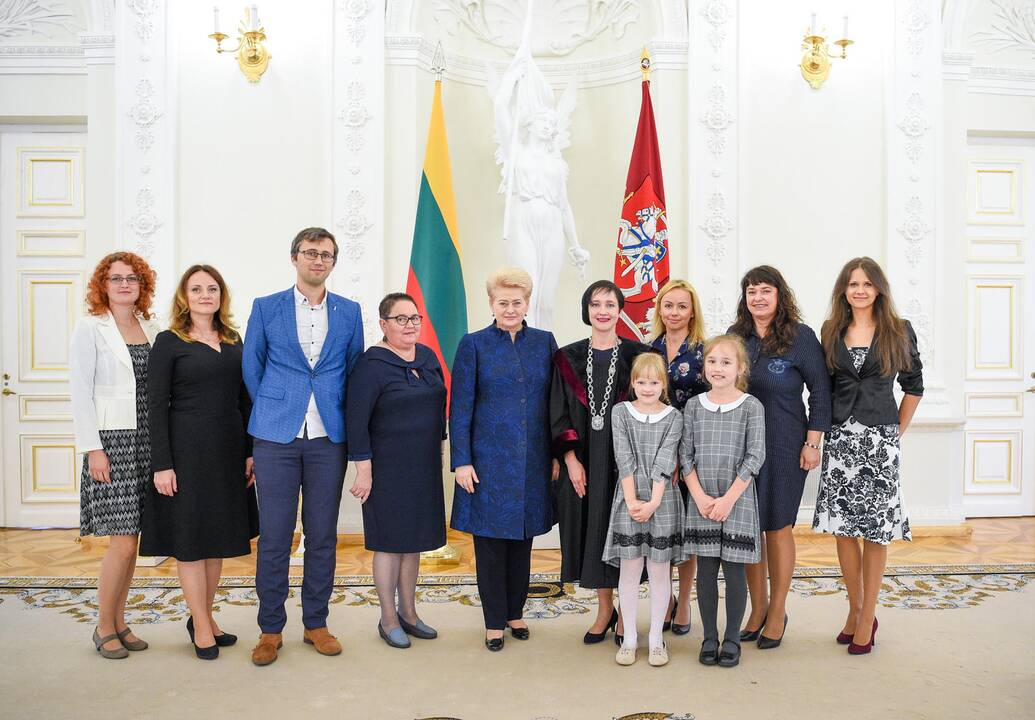 Šalies vadovė priėmė teisėjų priesaikas