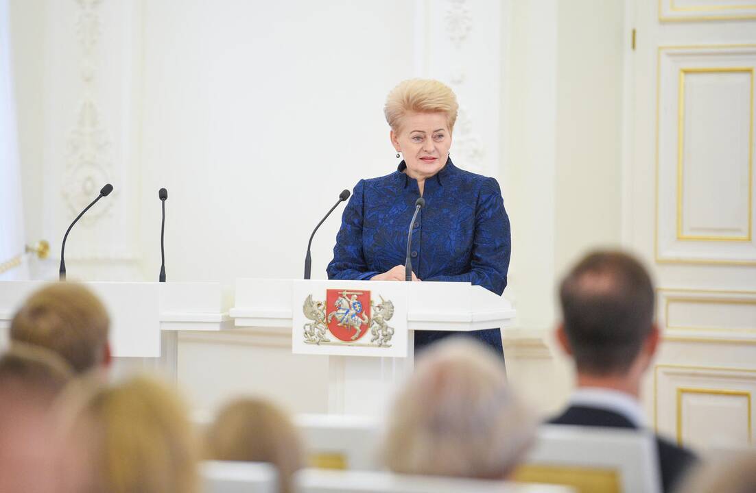 Šalies vadovė priėmė teisėjų priesaikas