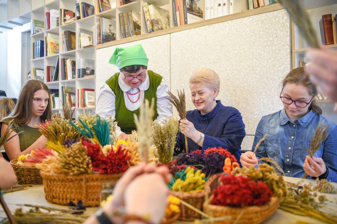Prezidentė dalyvavo velykinėse edukacinėse dirbtuvėse