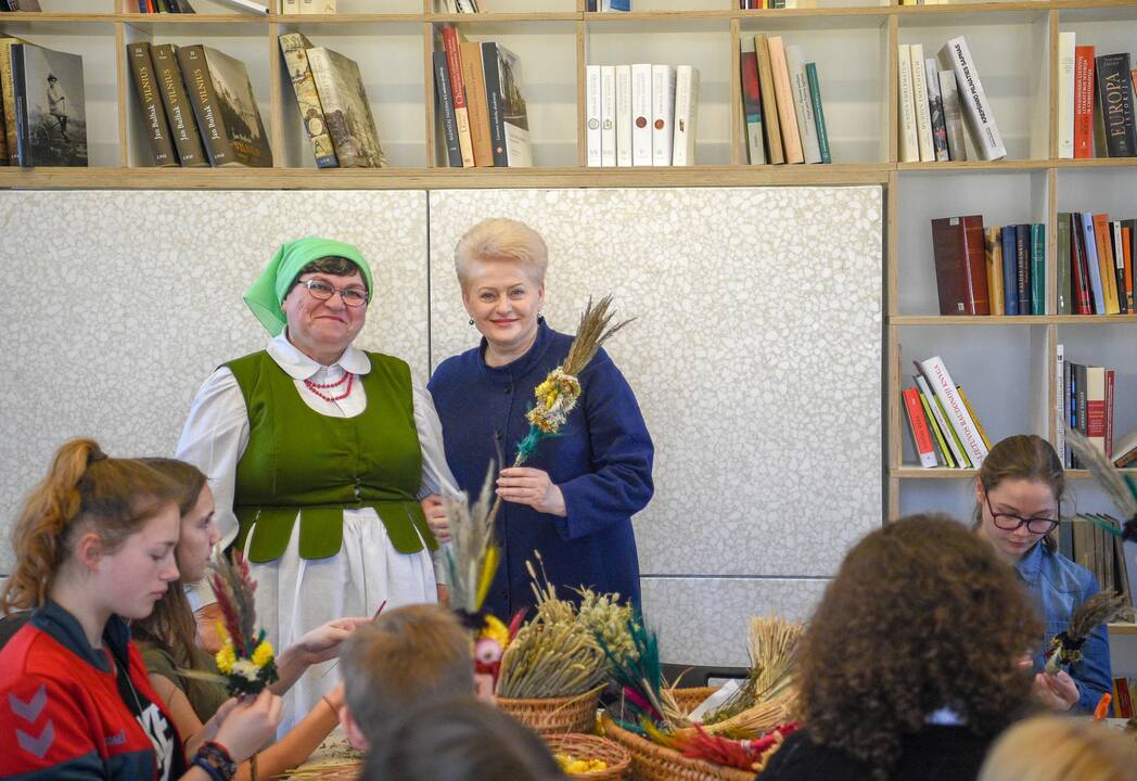Prezidentė dalyvavo velykinėse edukacinėse dirbtuvėse