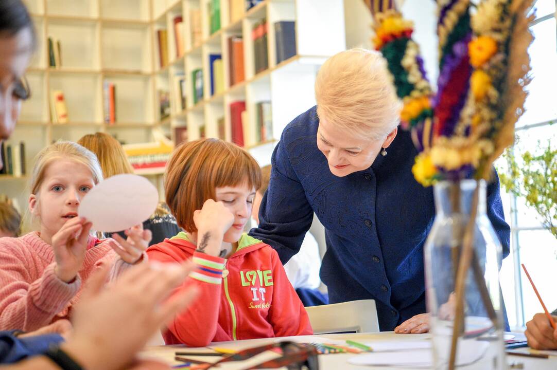Prezidentė dalyvavo velykinėse edukacinėse dirbtuvėse