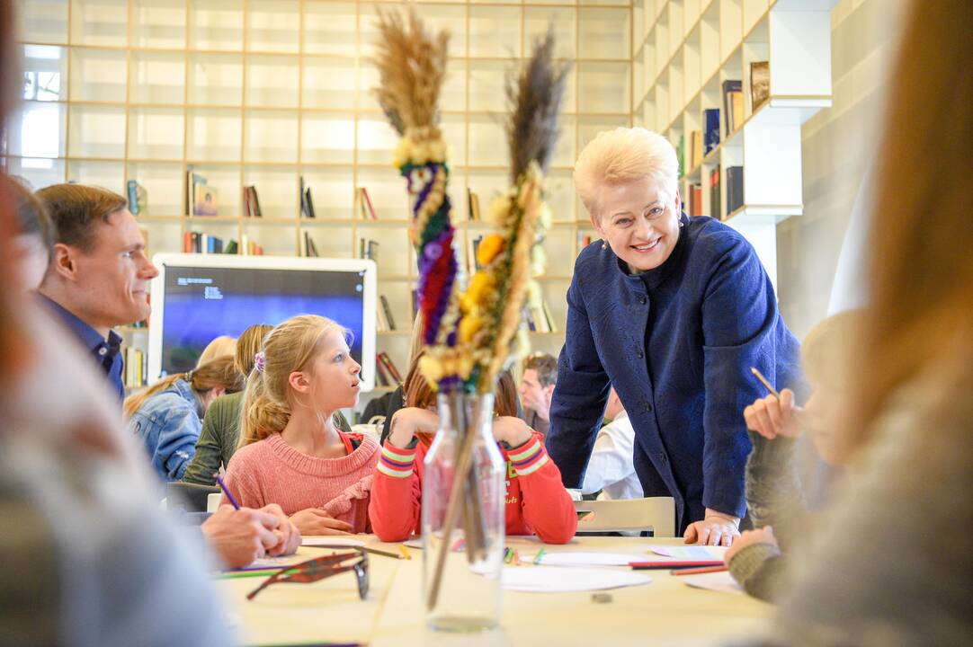 Prezidentė dalyvavo velykinėse edukacinėse dirbtuvėse