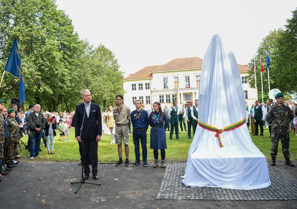 G. Nausėda atidengė A. Smetonos paminklą