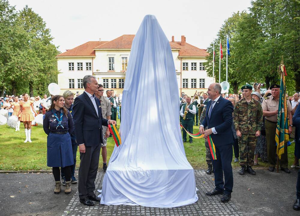 G. Nausėda atidengė A. Smetonos paminklą