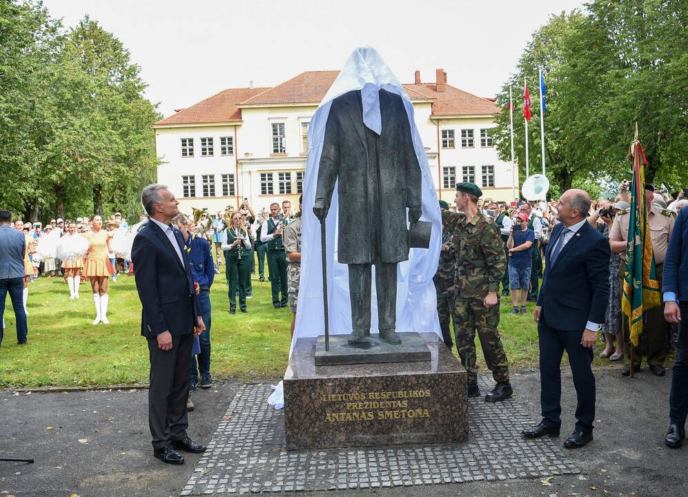 G. Nausėda atidengė A. Smetonos paminklą