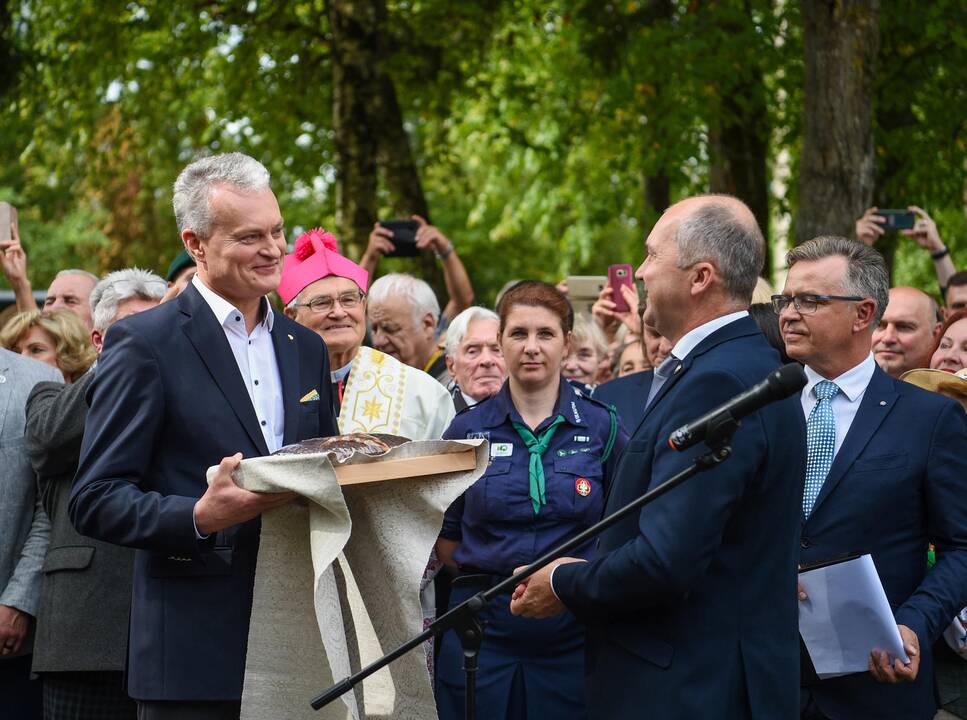 G. Nausėda atidengė A. Smetonos paminklą
