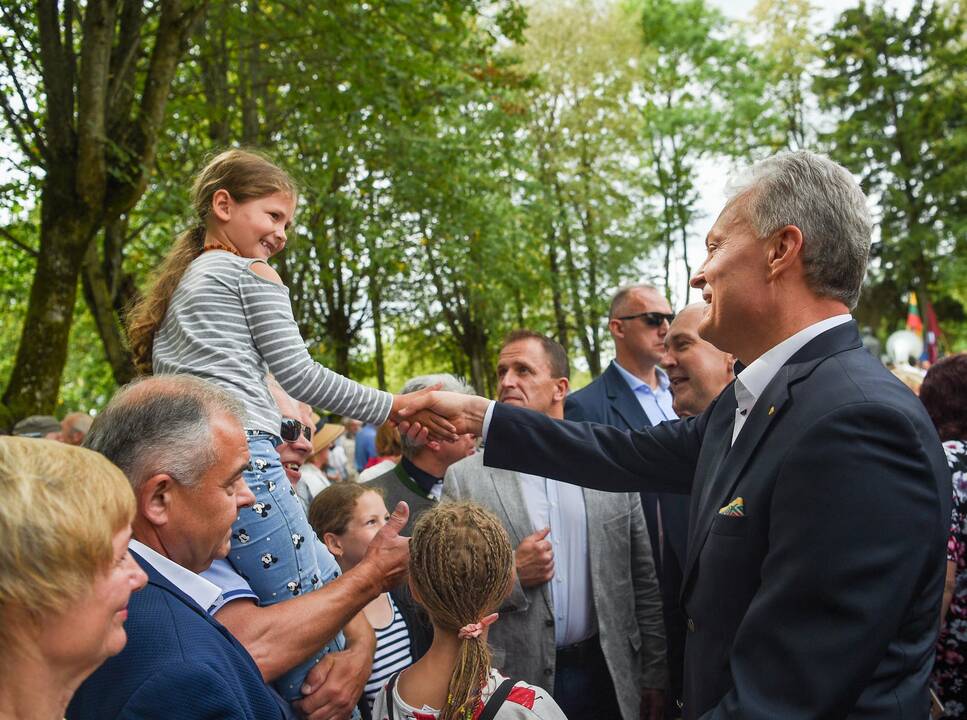 G. Nausėda atidengė A. Smetonos paminklą