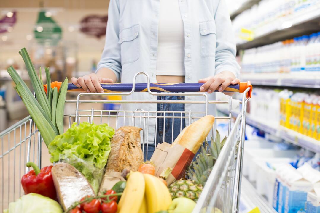 Pigiausių maisto produktų vidutinis krepšelis krenta aštuntą mėnesį iš eilės