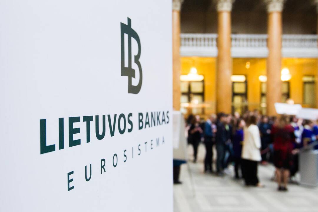 Lietuvos bankas ir verslas nesutaria dėl atsiskaitymo kortelėmis paslaugų