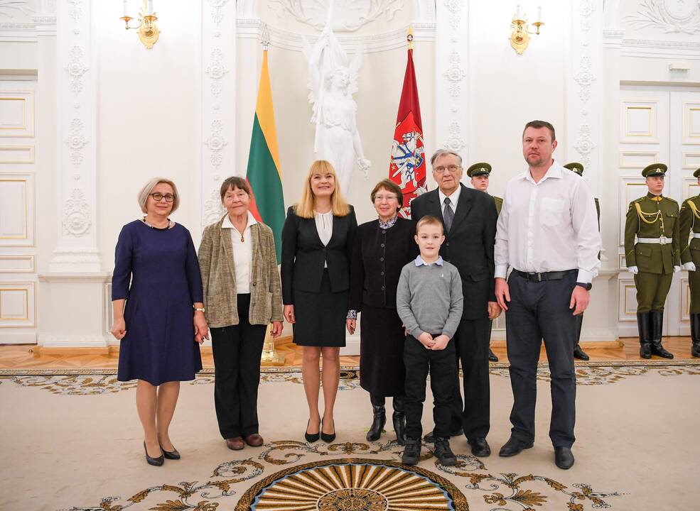 Prezidentūroje pagerbti Vasario 16-osios akto signatarai