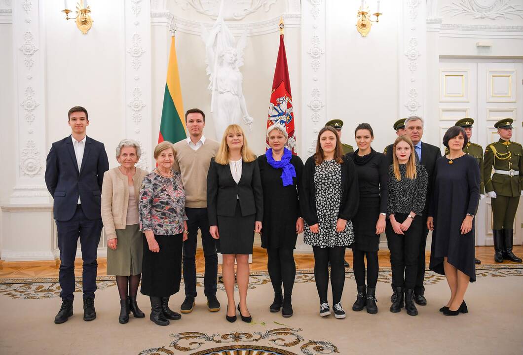 Prezidentūroje pagerbti Vasario 16-osios akto signatarai