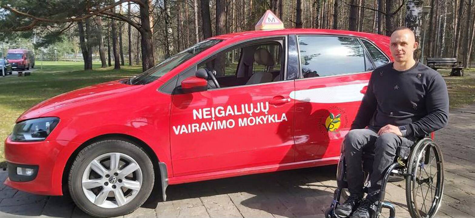 Kursai: judėjimo negalią turintiems klaipėdiečiams yra galimybė nemokamai išmokti vairuoti automobilį ir įgyti vairuotojo pažymėjimą.