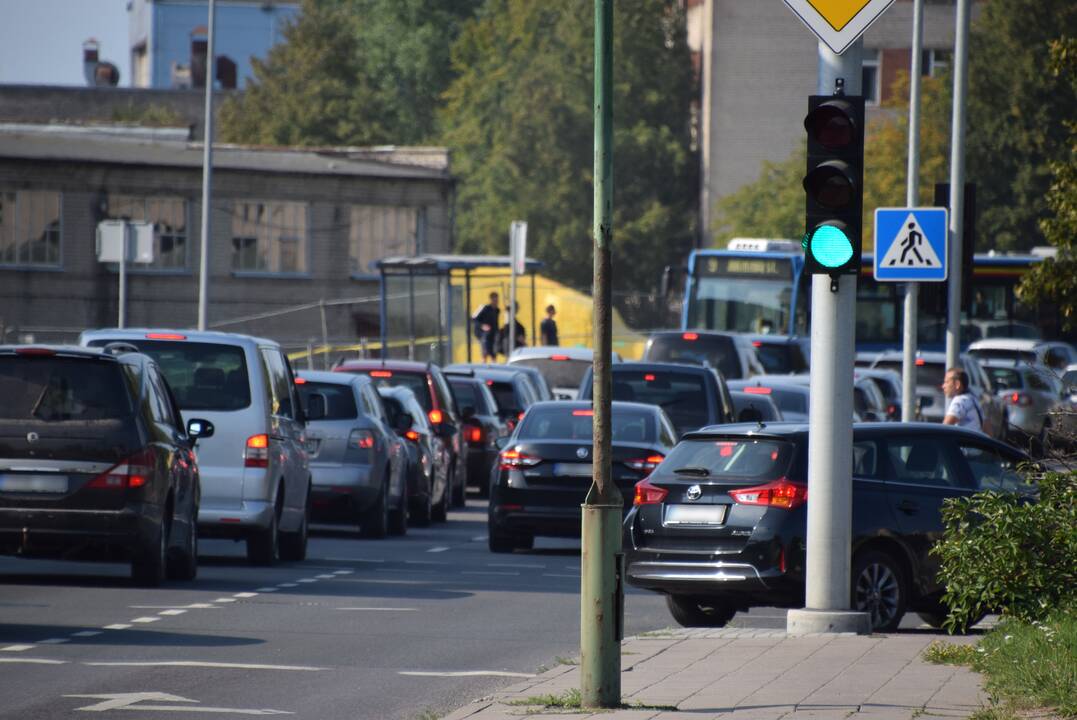 Piktinasi: netoli Minijos ir Naikupės gatvių sankryžos gyvenančių klaipėdiečių ramybę naktimis drumsčia per garsūs šviesoforų signalai.