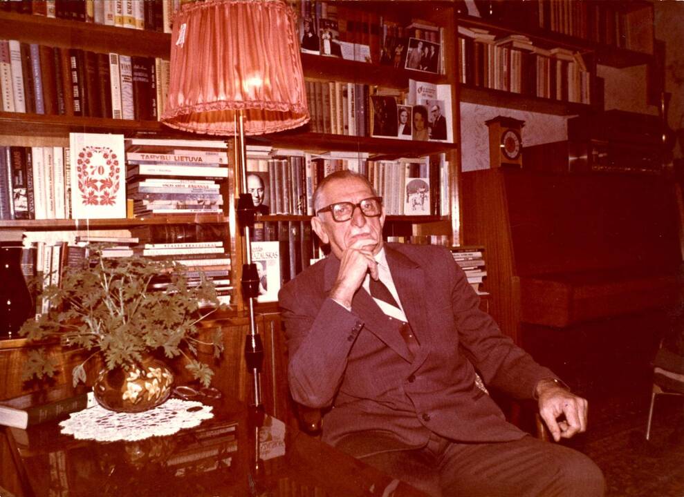 V. Varčiko dukros