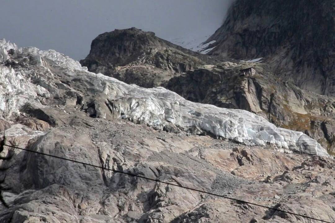 Italijos Alpėse dėl ledynų tirpsmo grėsmės evakuoti dešimtys žmonių