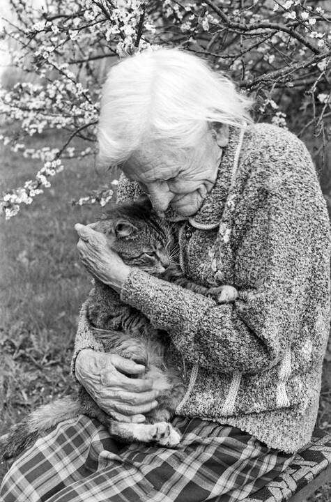 Mama Ona su dukra Angele