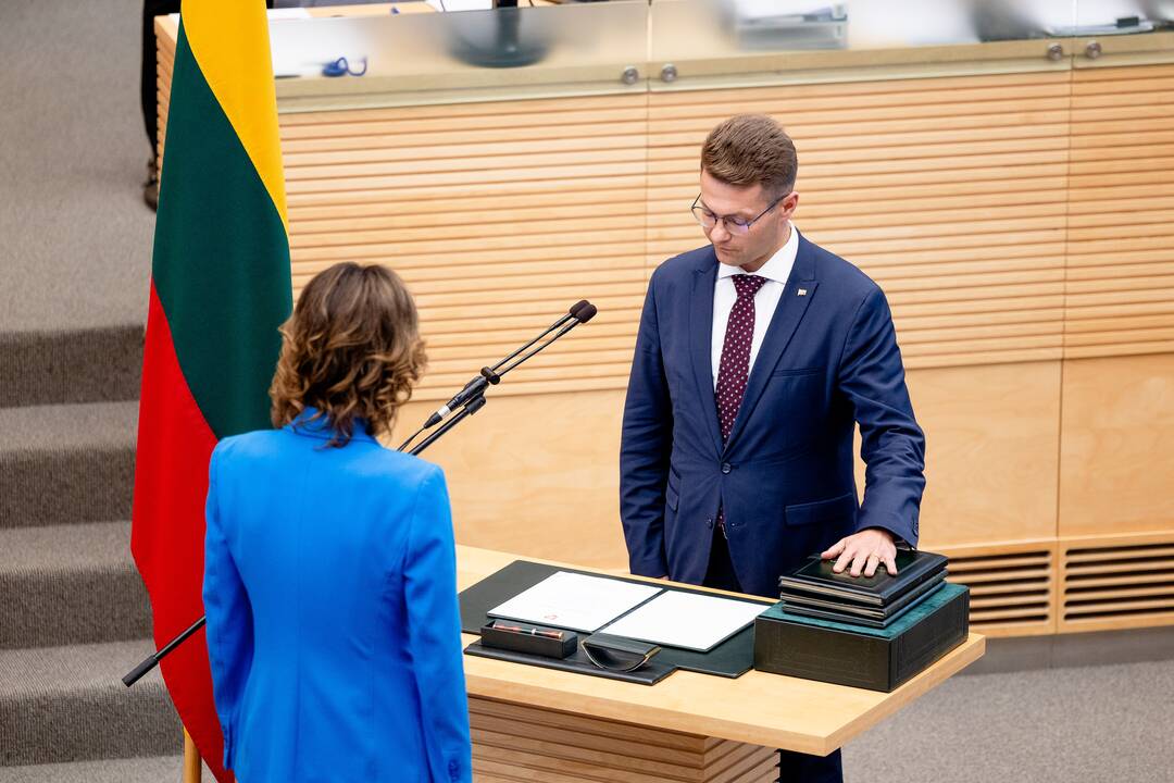 Seime prisiekė nauji ministrai