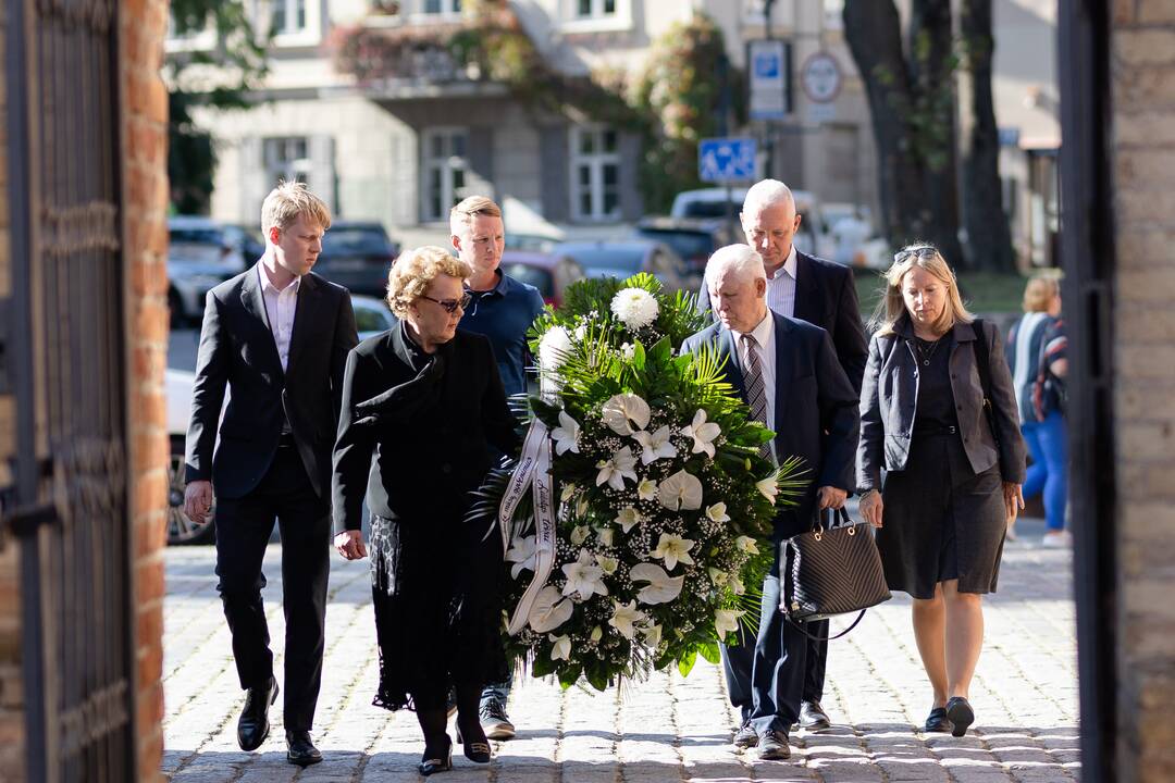 Atsisveikinimas su R. Valiūniene