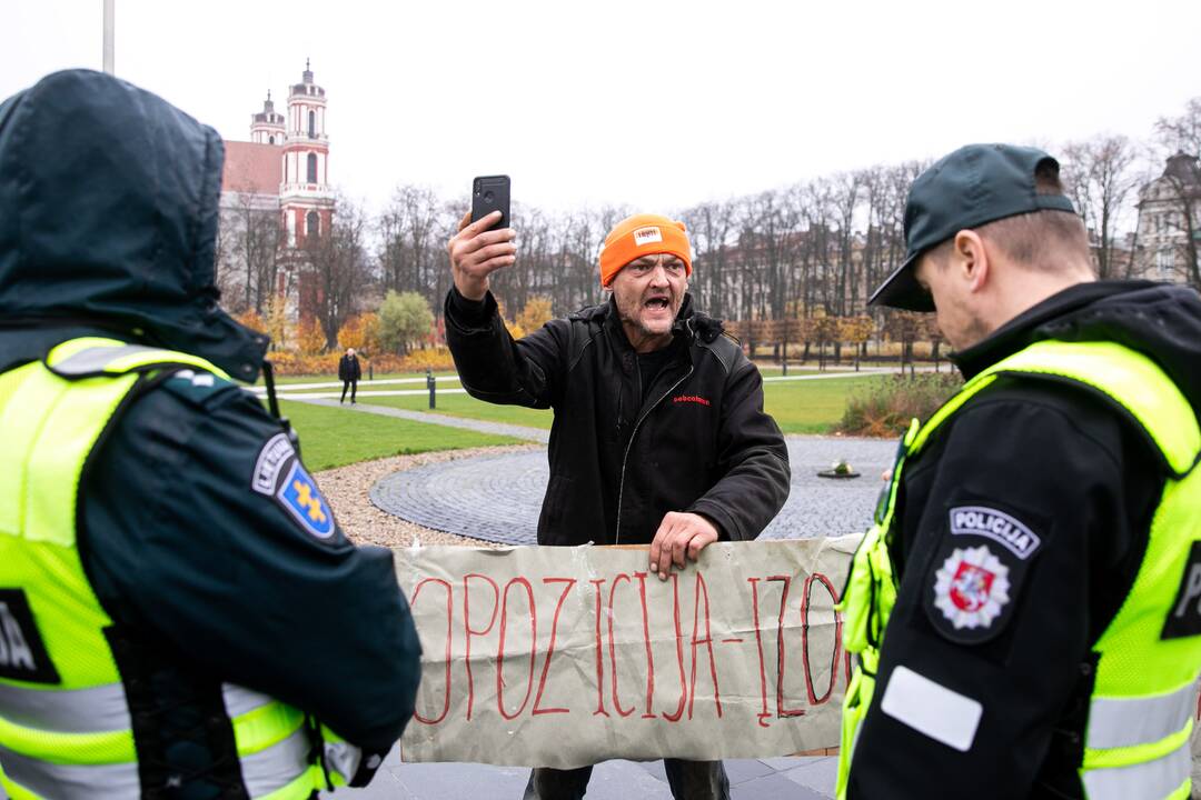 Mitingas už šnipinėjimą nuteistam A. Paleckui palaikyti