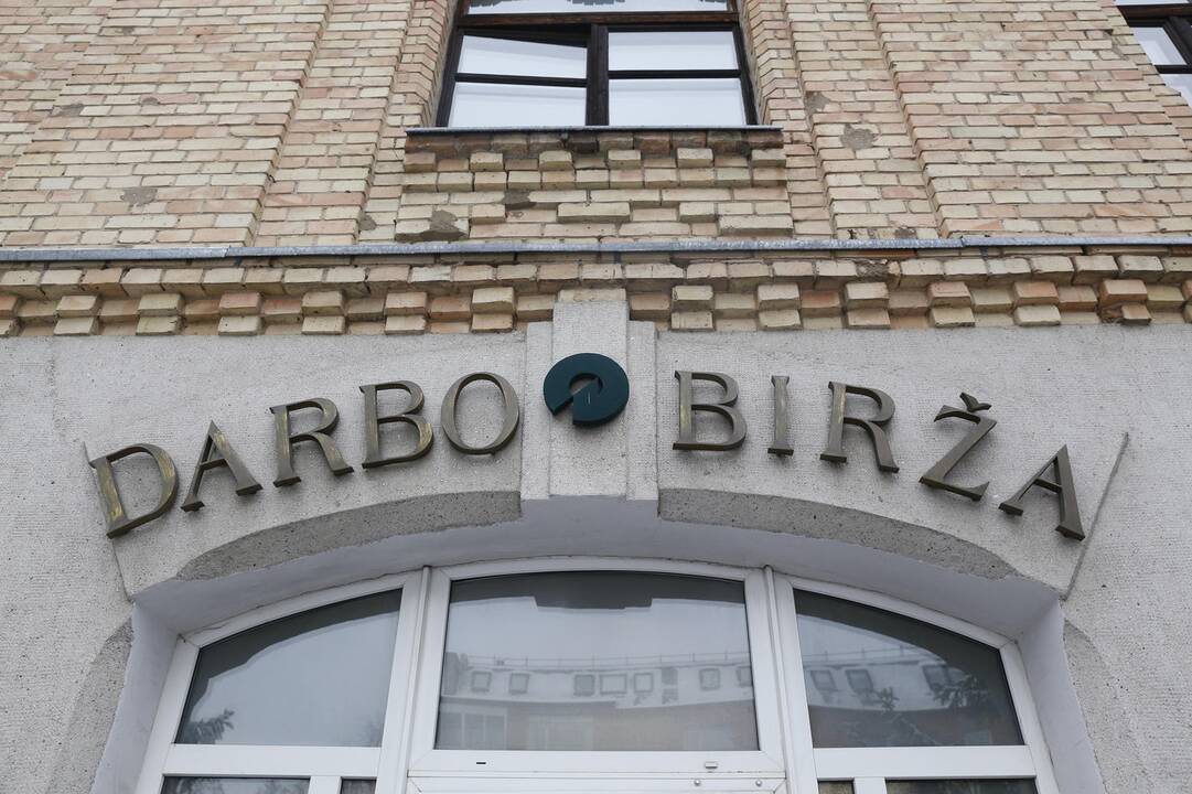 Kurti darbo vietas regionuose padeda Darbo birža 