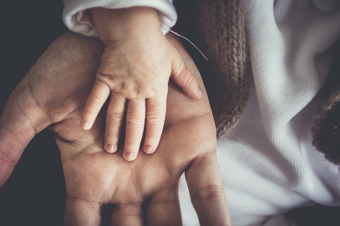 Seimas pritarė siūlymui dėl tėvystės atostogų