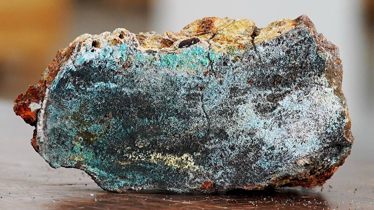 Radinys: sulfido mėginys, išgautas iš kalnagūbrio Norvegijos jūroje.