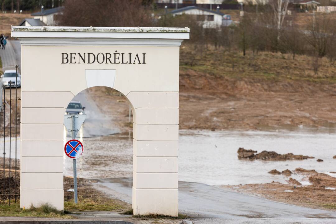 Užlieta Bendorėlių 1-osios alėjos atkarpa