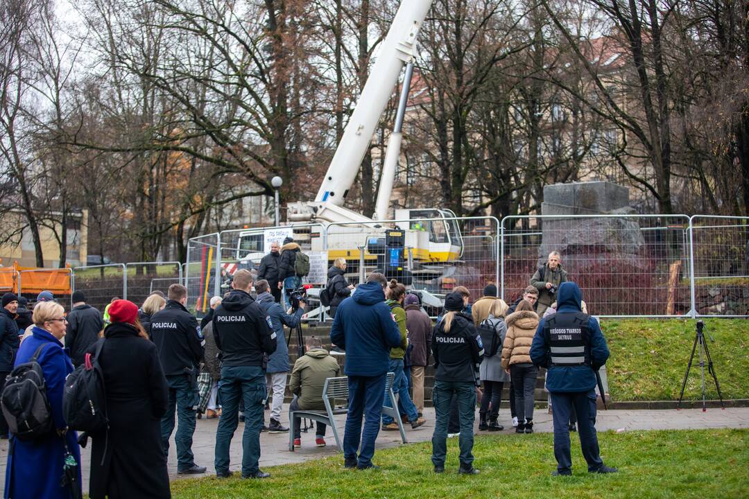 Vilniuje nukeltas P. Cvirkos paminklas