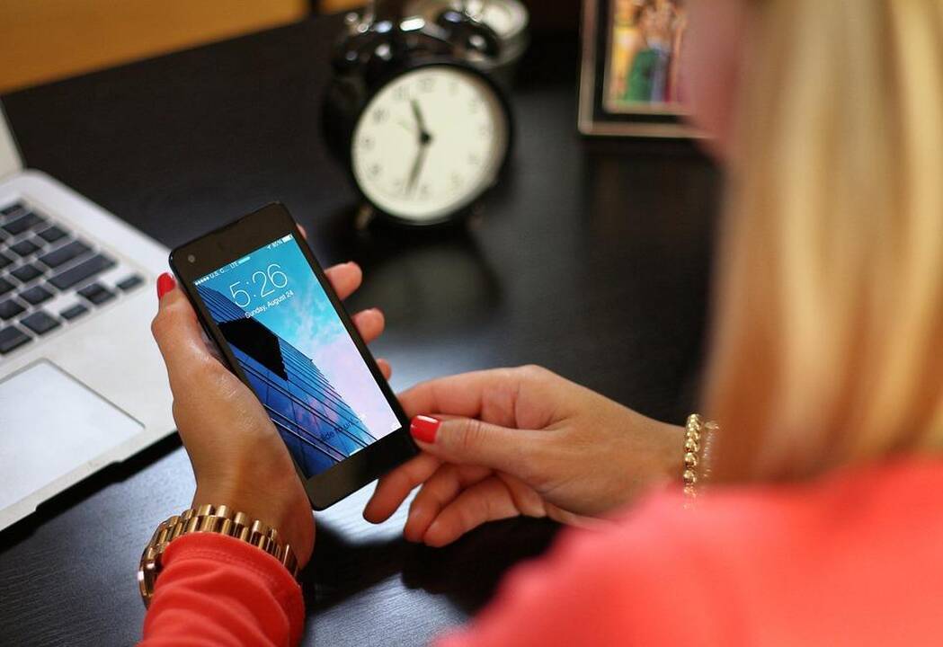 Mobilusis etiketas: kuriai kartai jis įkandamas sunkiau
